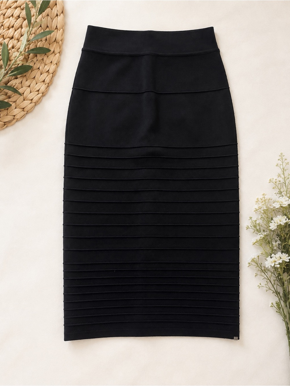 Guess by Marciano black pencil skirt x